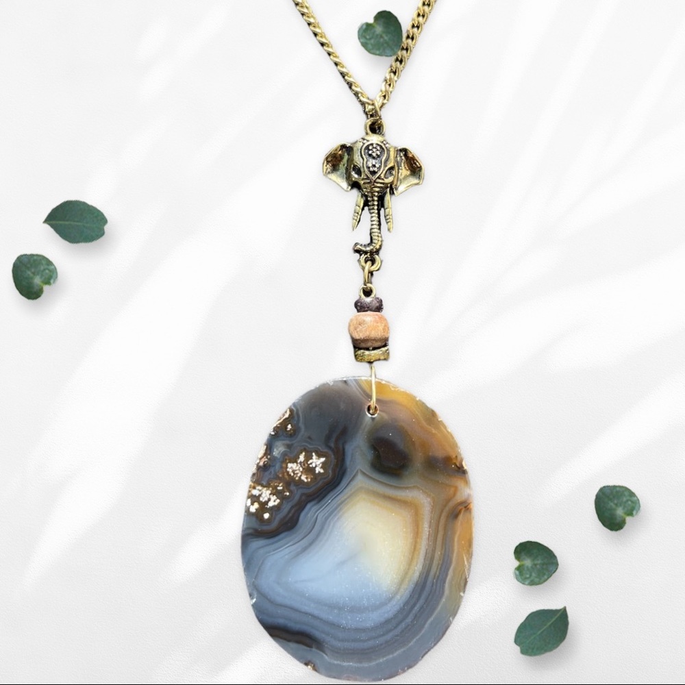 Handmade agate slice & elephant necklace ✨